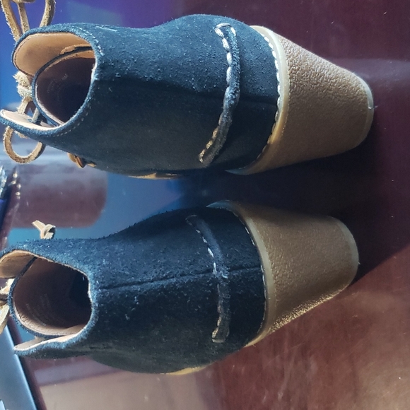 Black Sperry Wedge Boots - Picture 8 of 9